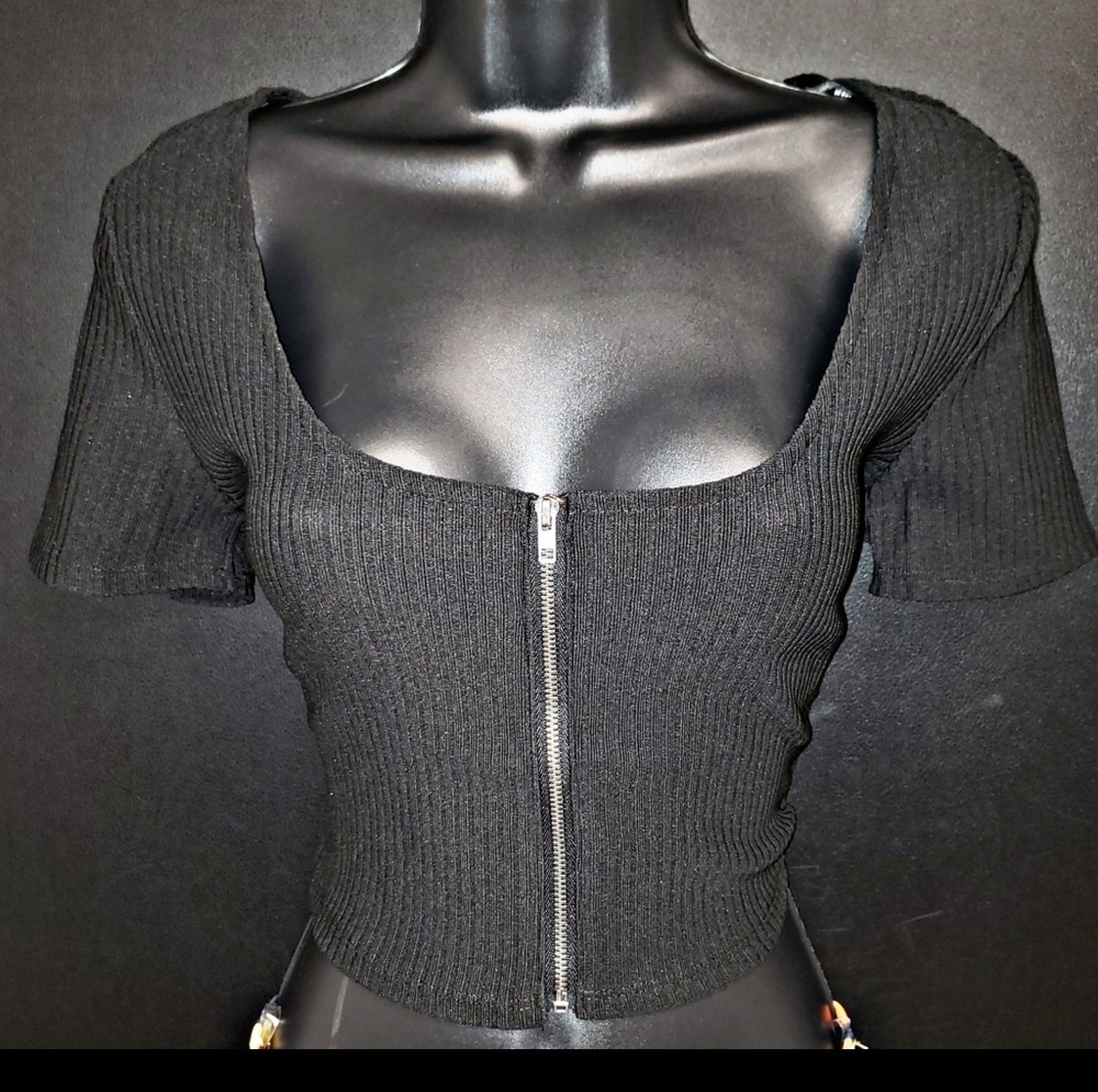 Black Rigged Crop Top